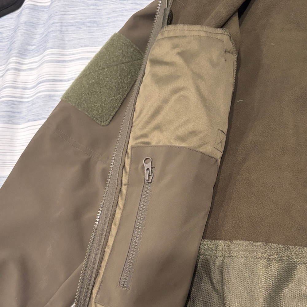 Condor Summit Men's Tactical Field Jacket in Olive Green - Picture 4 of 9